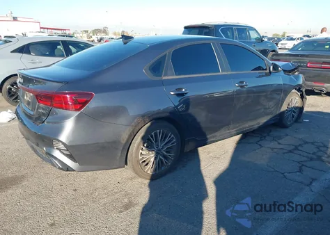 2024 Kia Forte Gt-Line z USA, uszkodzony, nr VIN 3KPF54AD9RE737982